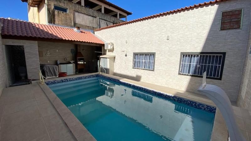 VENDO CASA LINEAR COM 3 QTOS, STE, PISCINA E CHURRASQUEIRA